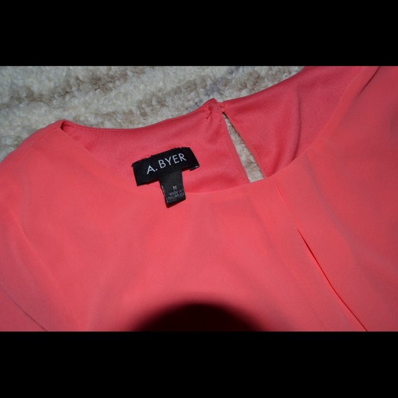 •Pretty Coral Blouse• - Picture 2 of 3